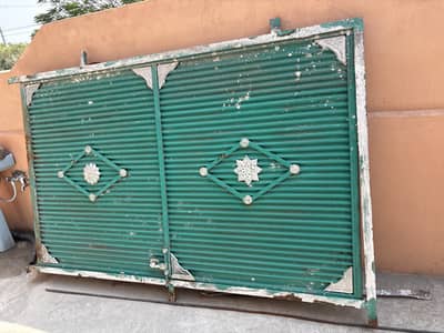 Gate doors