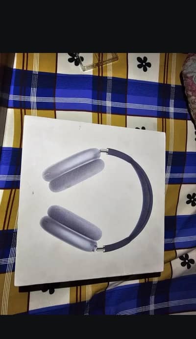 apple airpod max 10/10 condition with box and cable