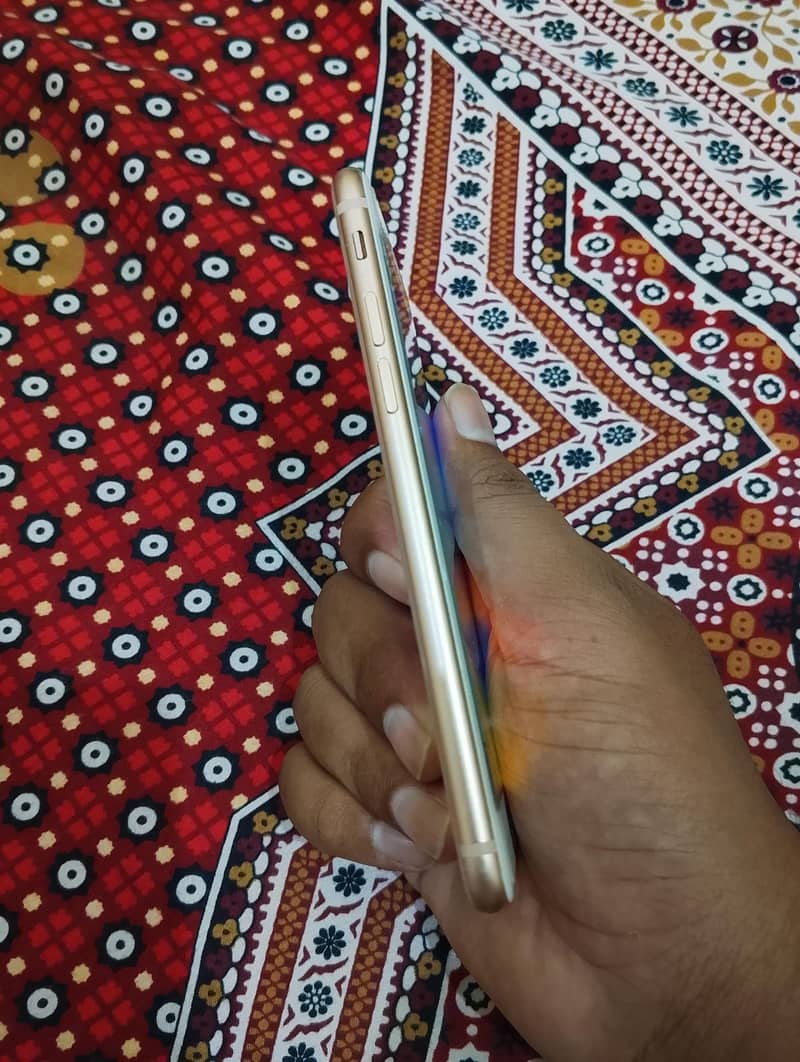 Apple iPhone 8 3