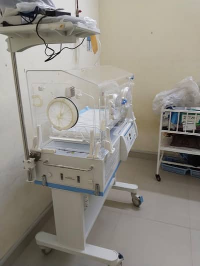 Complete NICU setup equipments for sale.