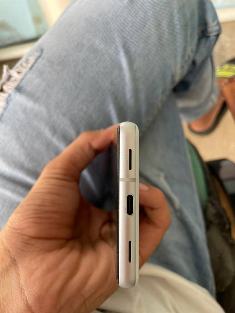 Google Pixel 7a 4