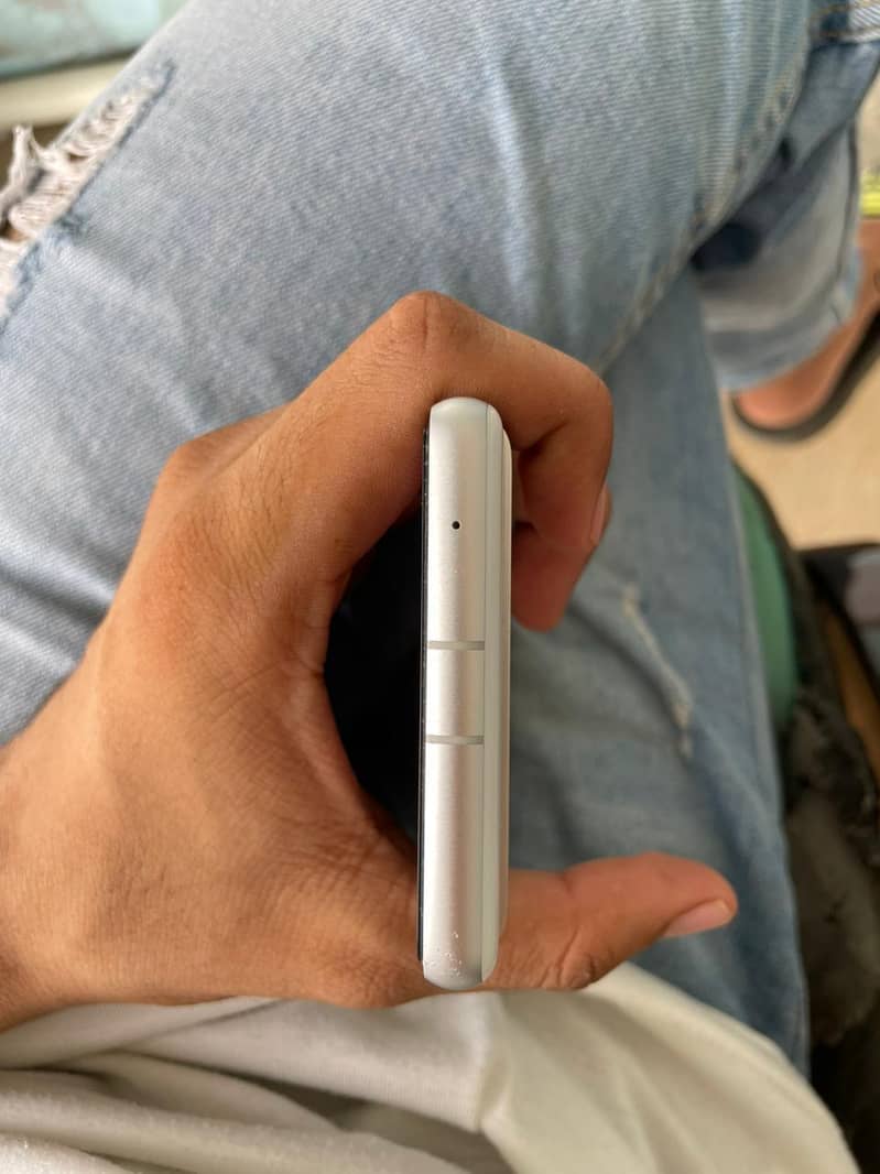Google Pixel 7a 5