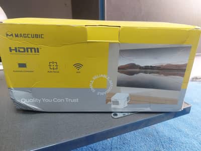 magcubic projector like new 1080p