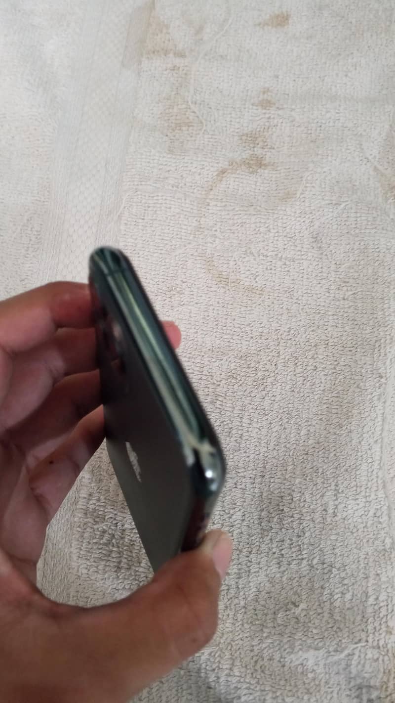 Apple iPhone 11 Pro 4