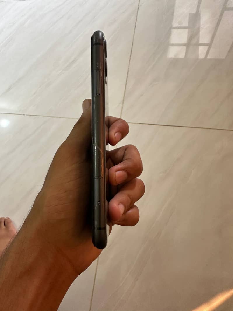 Apple iPhone 11 3