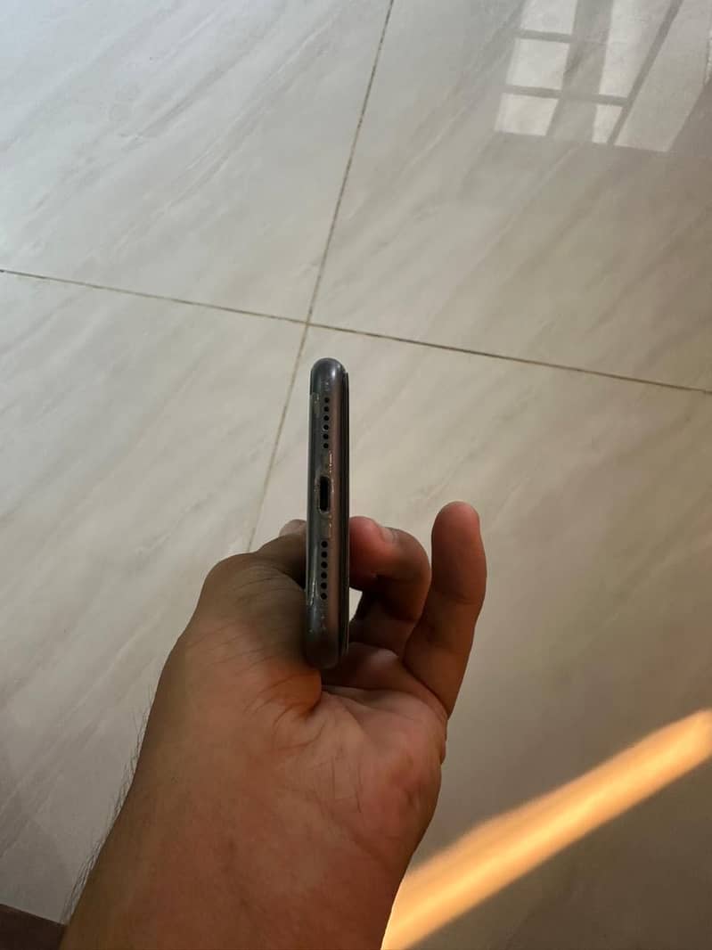 Apple iPhone 11 5