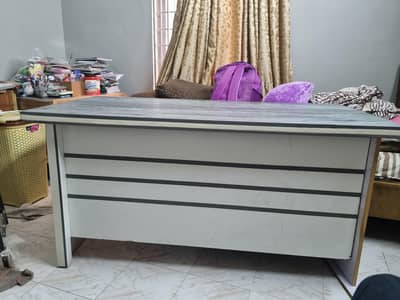 5x 2.5 feet study table for sale