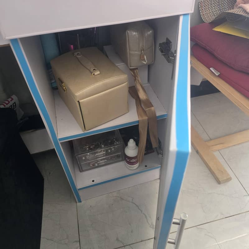 Dressing/study table with mirror 3
