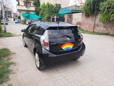 Toyota aqua 2014 . Giniun mileage