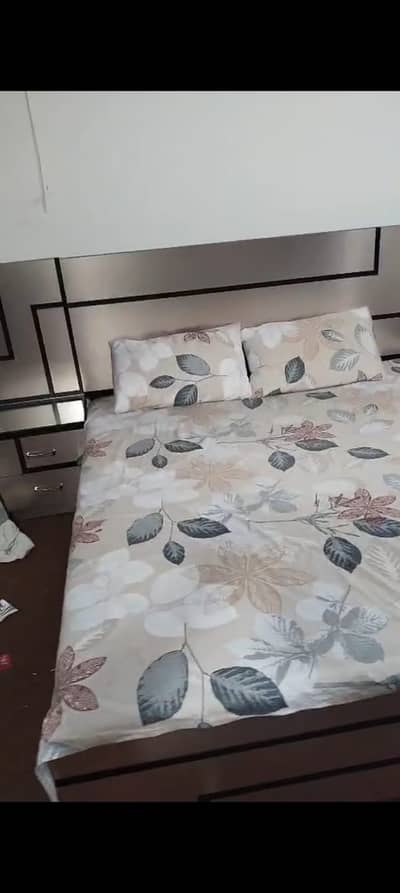 King bed with side table, dressingtable and wardrobe