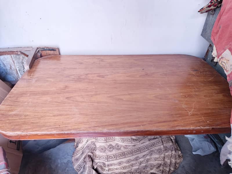 Dining Table with 6 Chairs. 0