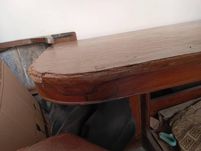 Dining Table with 6 Chairs. 2