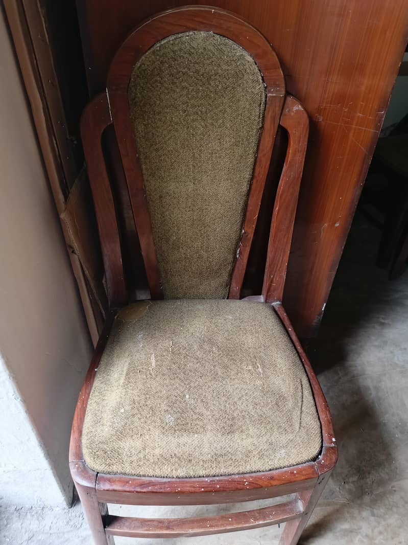 Dining Table with 6 Chairs. 4