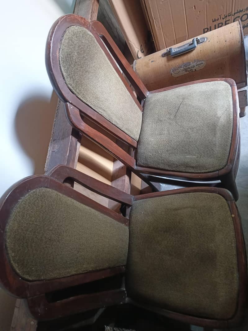 Dining Table with 6 Chairs. 5