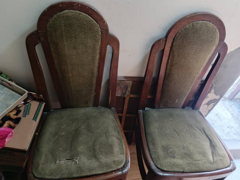 Dining Table with 6 Chairs. 6