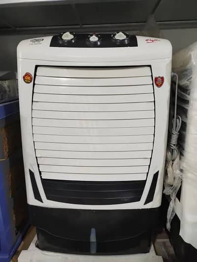 aik coolar 10 by 10 only two month use