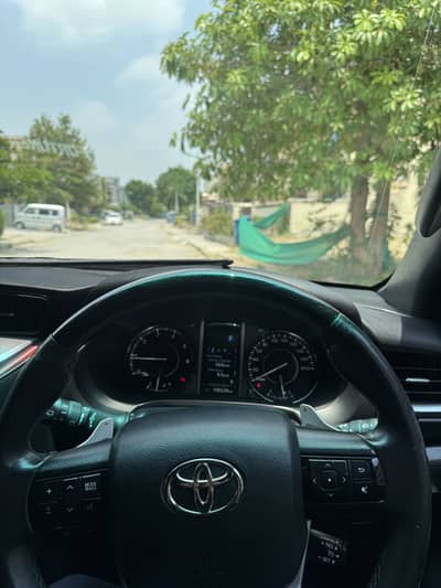 Toyota Fortuner Legender 2023