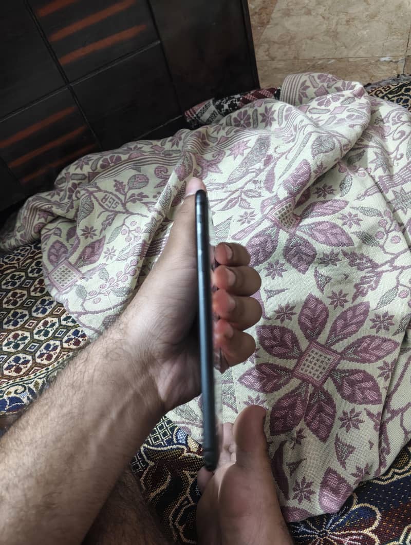 Apple iPhone 7 Plus 2