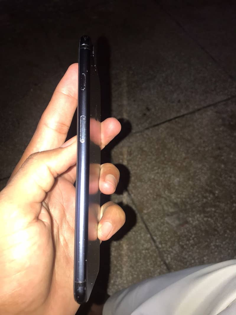 Apple iPhone 7 Plus 1