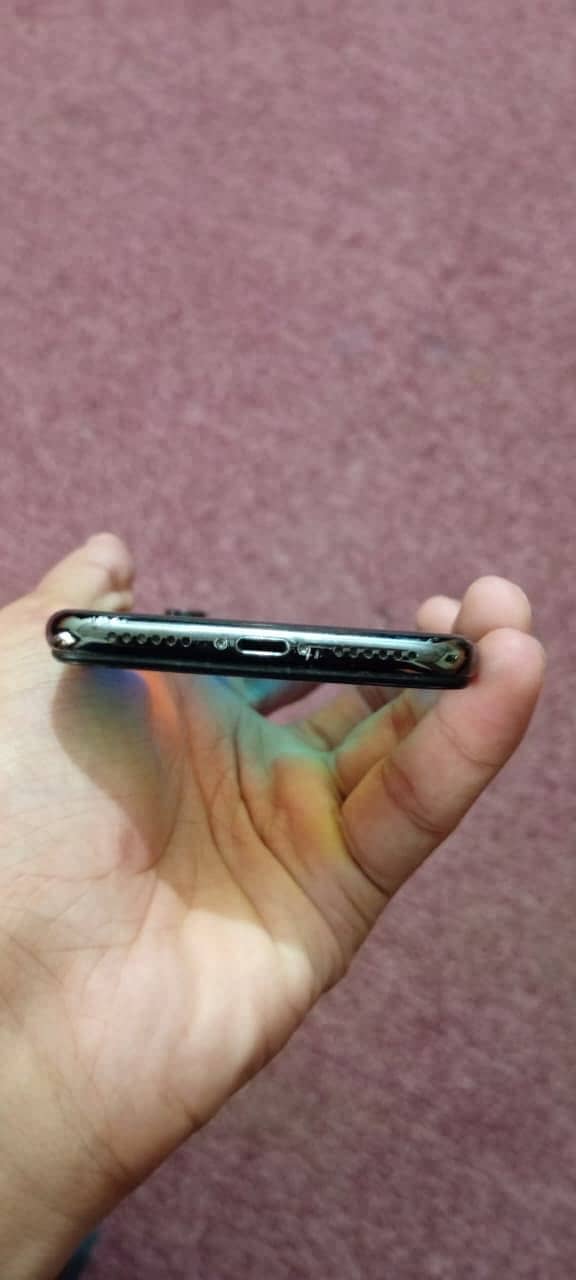 Apple iPhone X 4