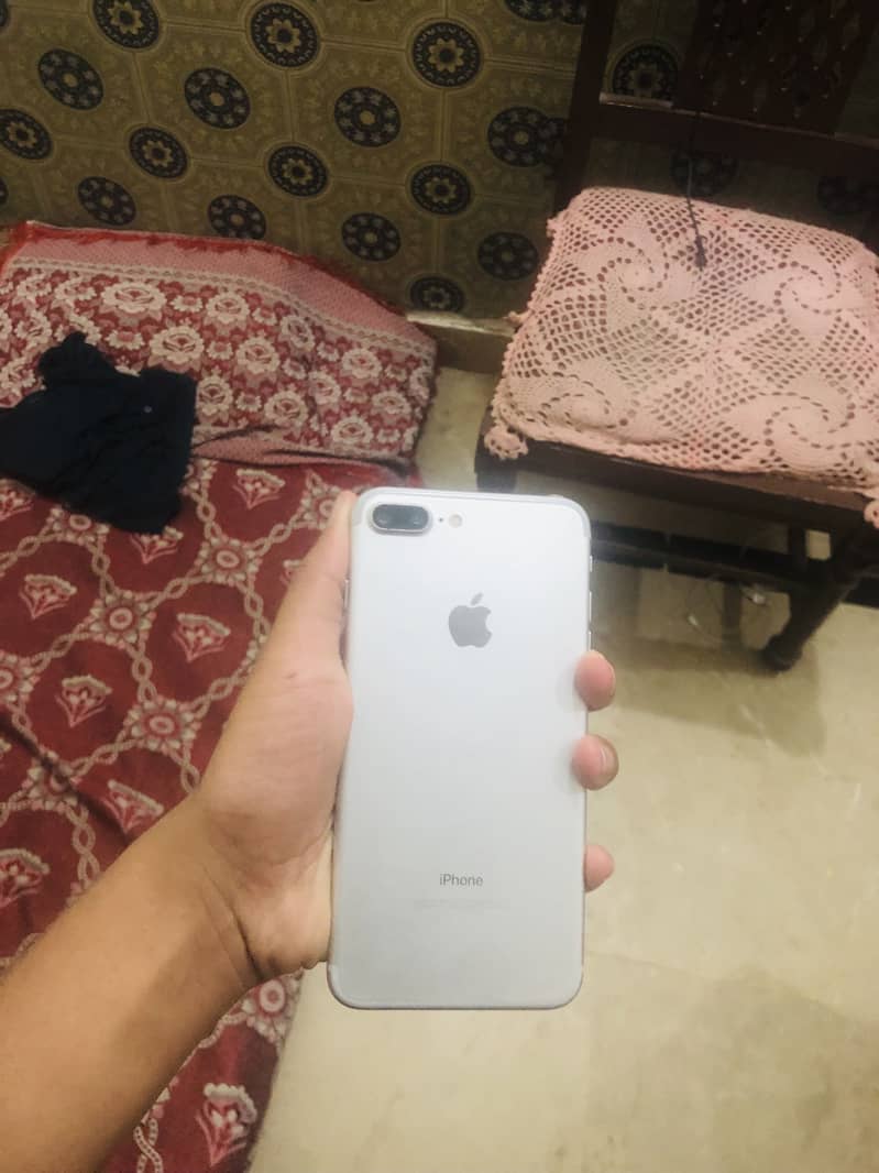 Apple iPhone 7 Plus 0