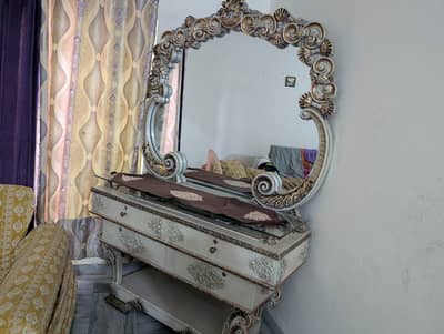 Dressing table