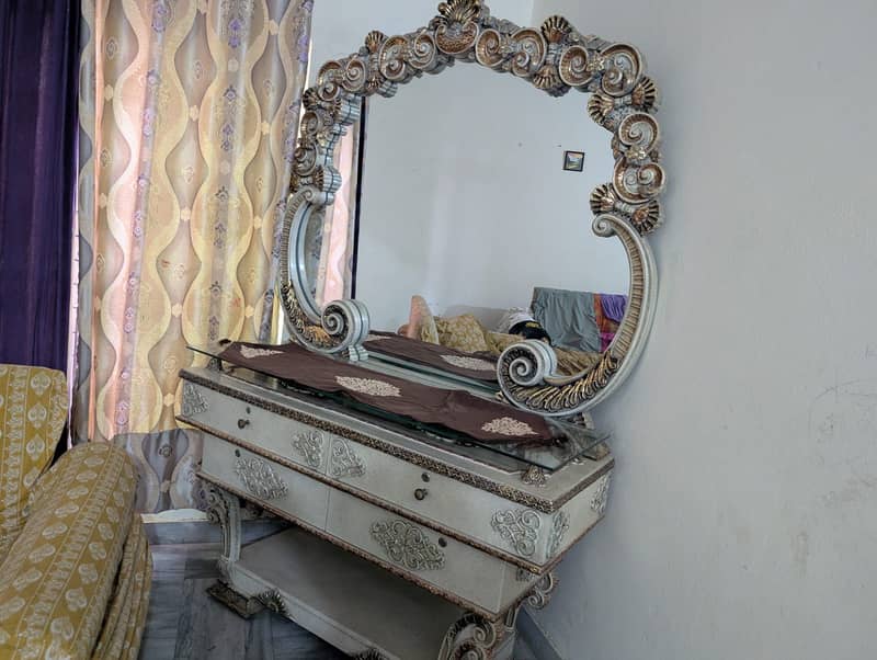 Dressing table 0