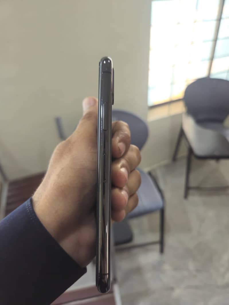 Apple iPhone X 3