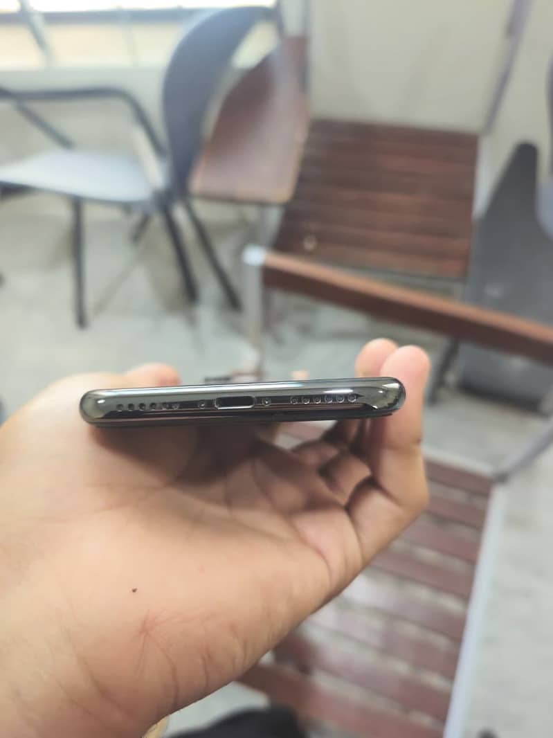 Apple iPhone X 6