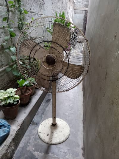 Hitachi pedistal fan