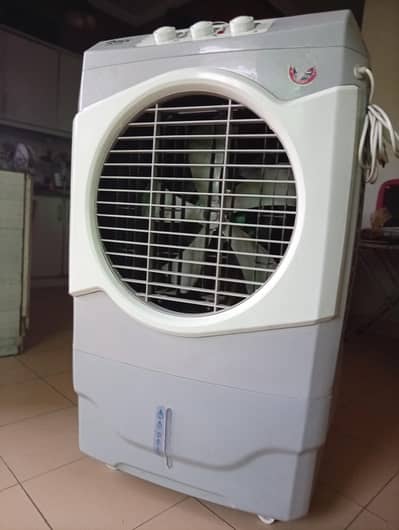 10/10Condition"Rays Air cooler";3 cooling packs;Wheels;easily portable
