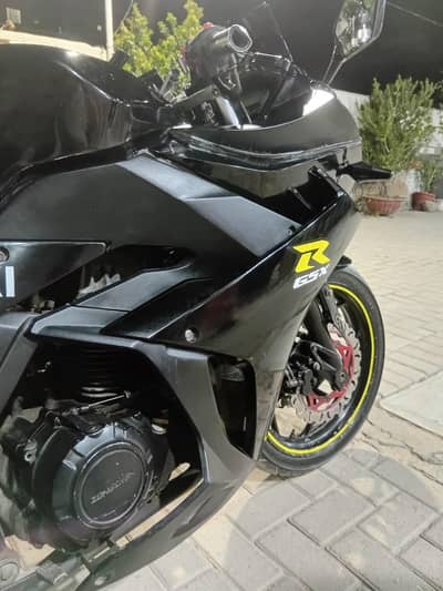 Suzuki GSXR 400 Replica