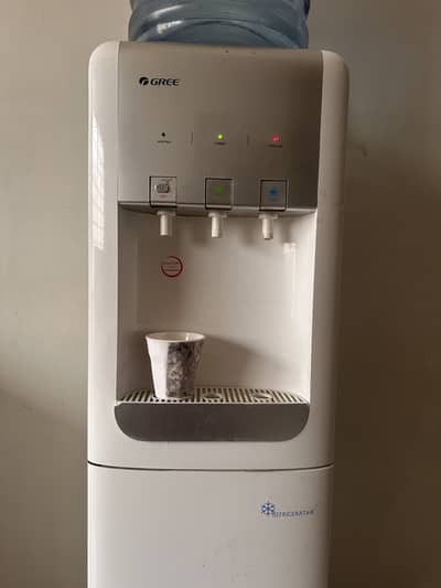 Gree water dispenser up for sale