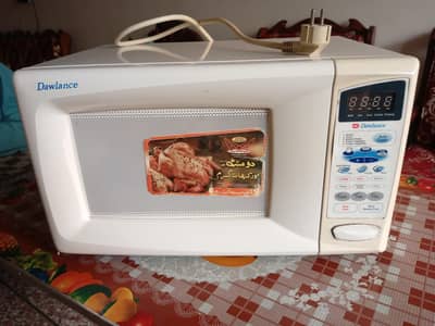Dawlance oven in very good condition looks like new