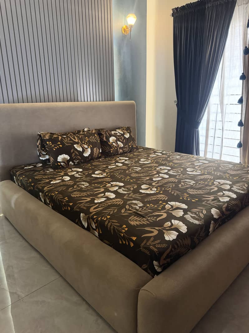 King size bed 3