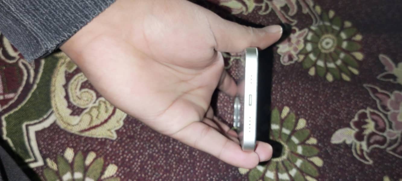 Apple iPhone 13 1