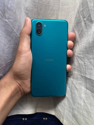 Sharp Aquos R3