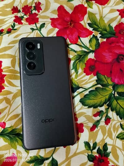 OPPO Reno12 5G 12/512 available