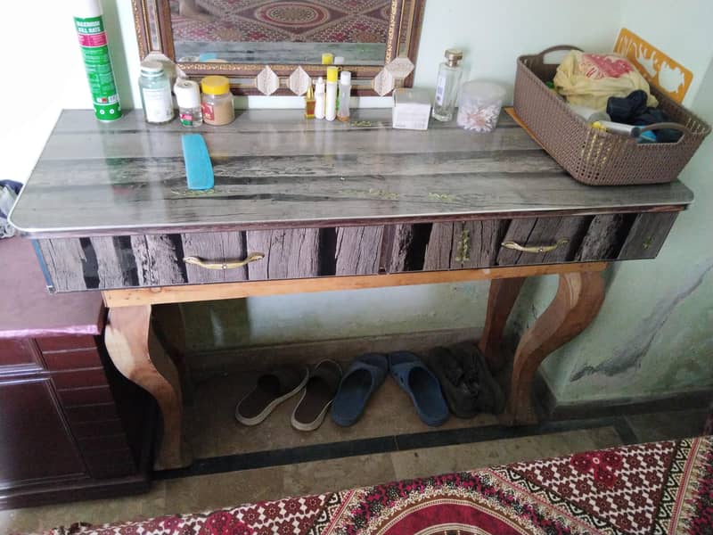 dressing table with Shasha 0