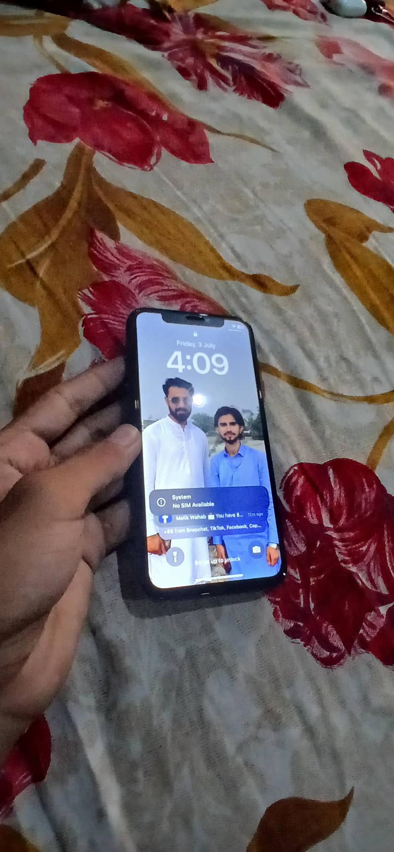 Apple iPhone X 4