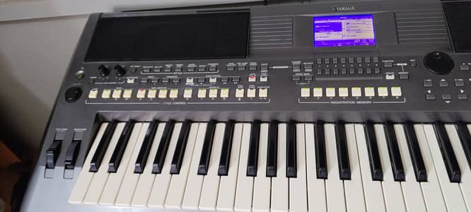 Yamaha PSR s670.