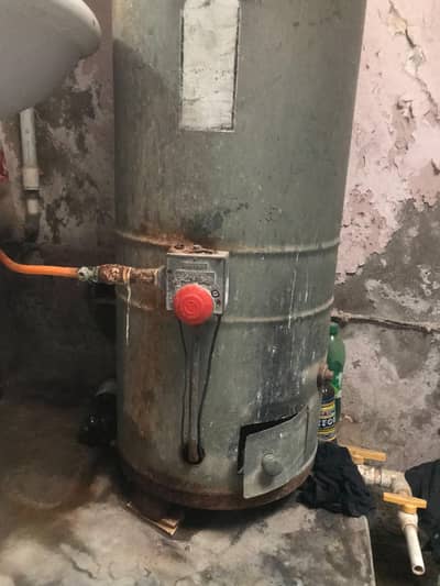 Geyser For Sale in Good Condition