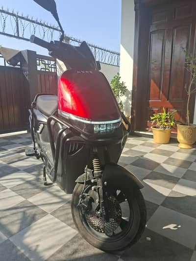 evee s1 electric bike mehroon color 1200 wat bettry.