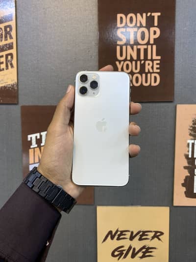 iPhone 11 Pro (256GB) – White – PTA Approved (90% BH, With Cable)