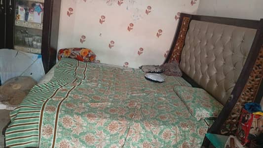 big size bed + shokais +dressing with out miror
