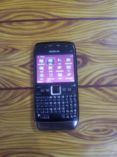 Nokia E71