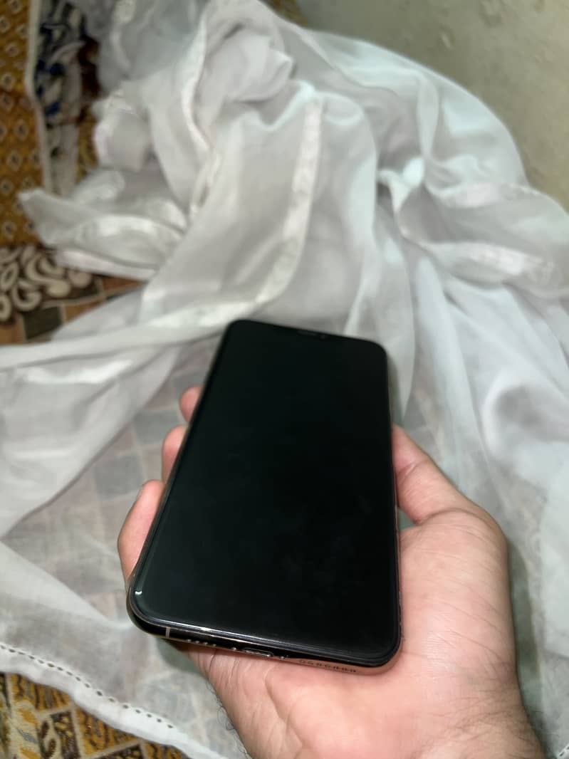 Apple iPhone XS Max 0