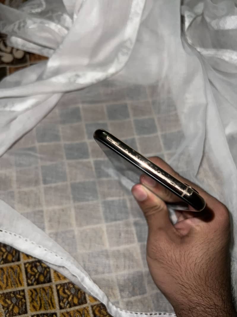 Apple iPhone XS Max 5