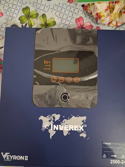 Inverex Veyron II hybrid invertor 2.5KW 24V