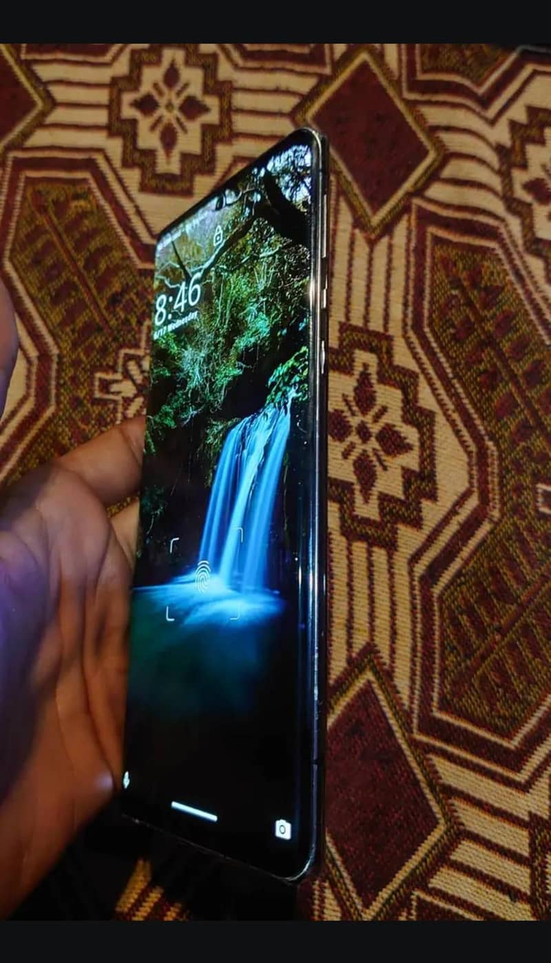 Sharp Aquos R6 2